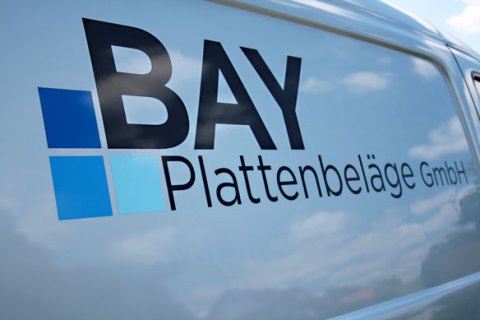 Bay_Plattenbeläge_Fahrzeug